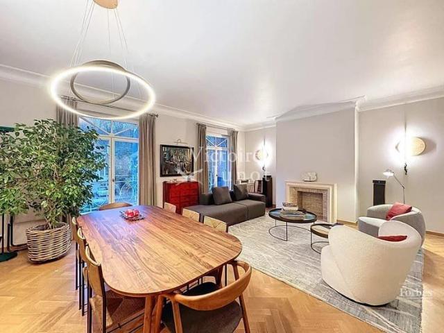 Val Duchesse: Stunning refurbished 3 bedroom flat