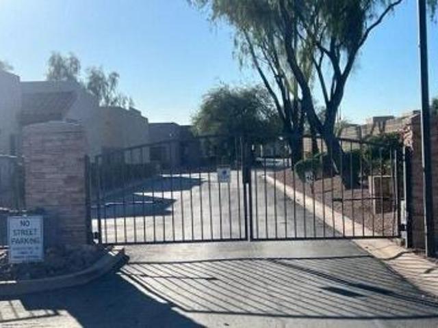 Val Vista Dr