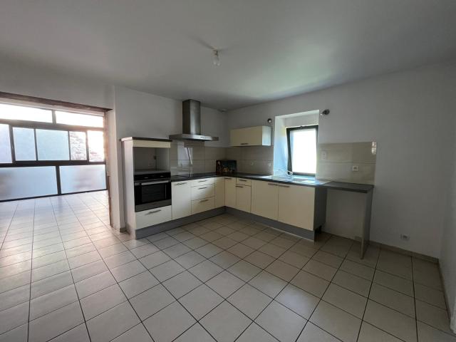 VALADY, Maison de village T4/5 de 116m2 en très bon état