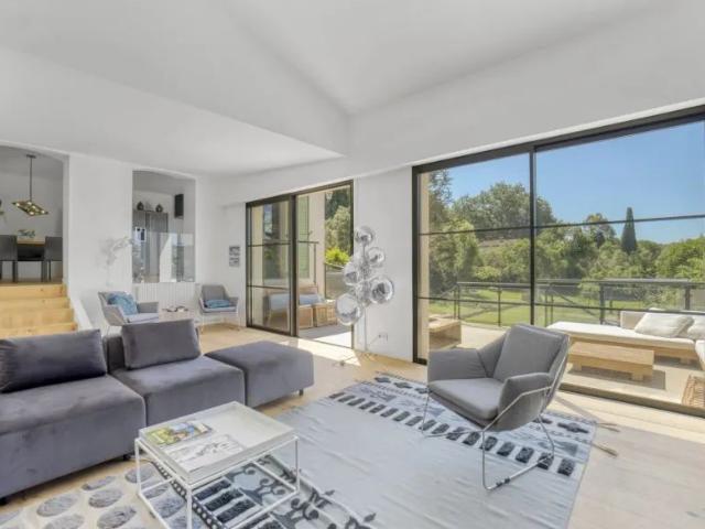 Valbonne A pied du village 4/5 chambres