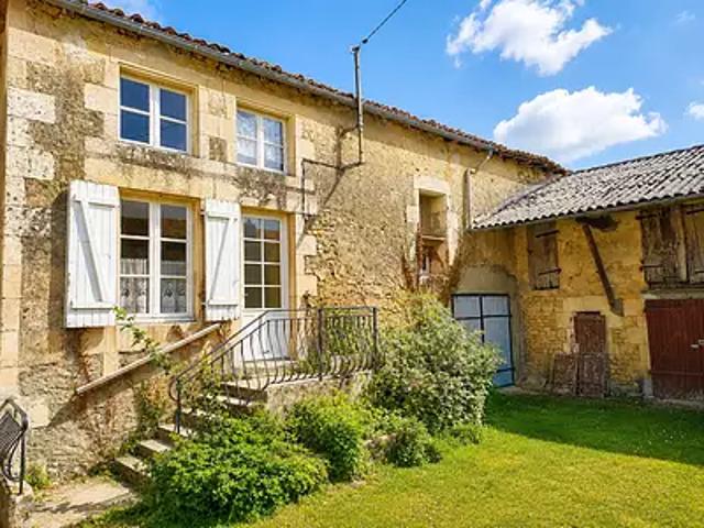 Valdivienne 86300 Achat / Vente maison 3 pièces t3 au dernier étage