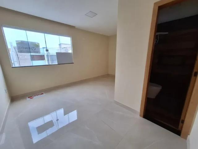 Vale das Palmeiras. Ótimas casas com 2 suítes, sala, cozinha, área externa, ônibus na porta
