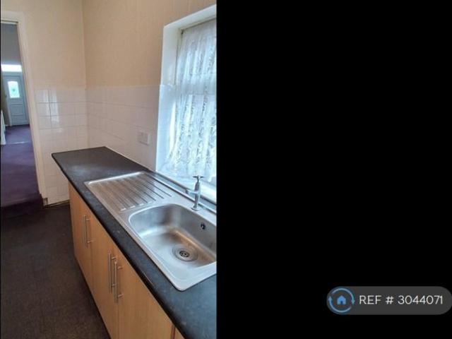 Vale Drive, Mansfield, NG20 3 bed terraced house to rent £750 pcm £173 pw