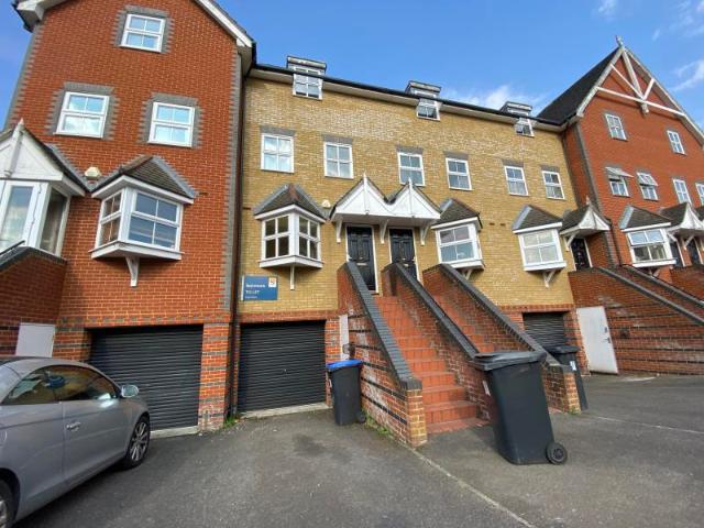 Vale Farm Road, Woking 4 bedrooms Property for lettings Seymours