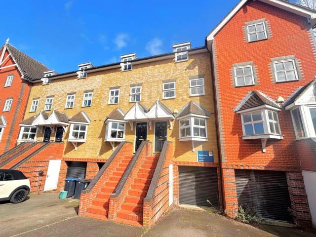 Vale Farm Road, Woking 4 bedrooms Property for lettings Seymours