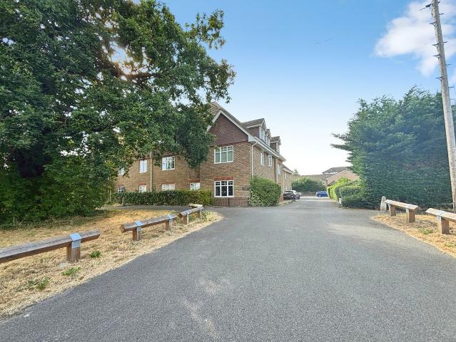Vale Road, Camberley, Surrey GU15, 1 bed flat to rent, £1,200 pcm | PrimeLocation