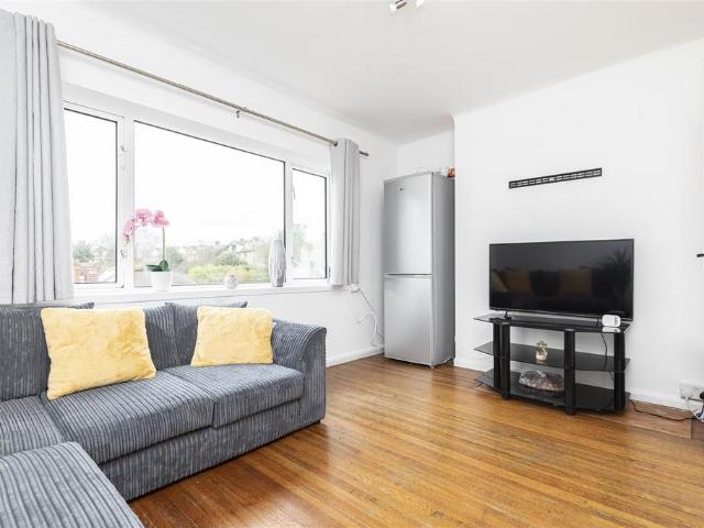 Vale Road, Bournemouth BH1 2 bed flat to rent £975 pcm £225 pw