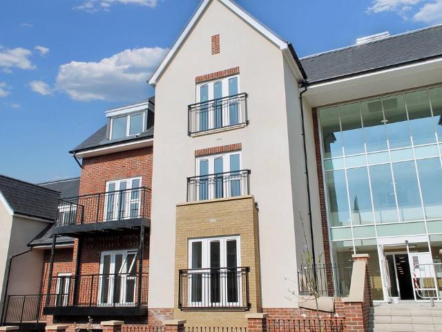 Vale Road, Bushey WD23 1 bed apartment to rent £1,425 pcm £329 pw