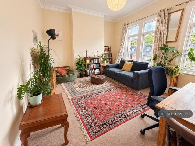 Vale Road, London, N4 1 bed flat to rent £2,100 pcm £485 pw