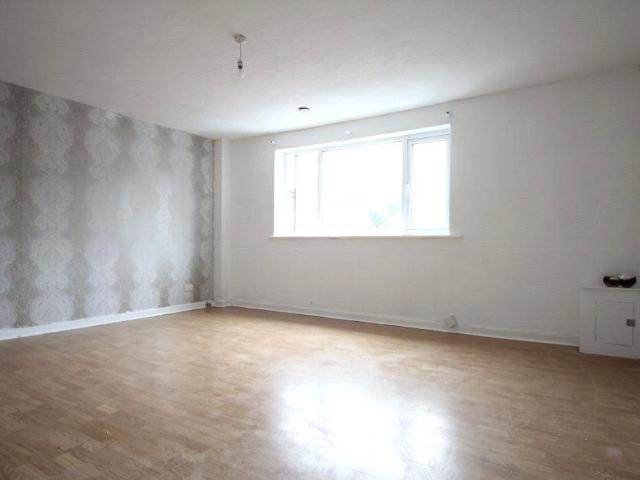 Vale Road, Woolton, Liverpool, Merseyside L25, 2 bed flat to rent, £825 pcm | PrimeLocation