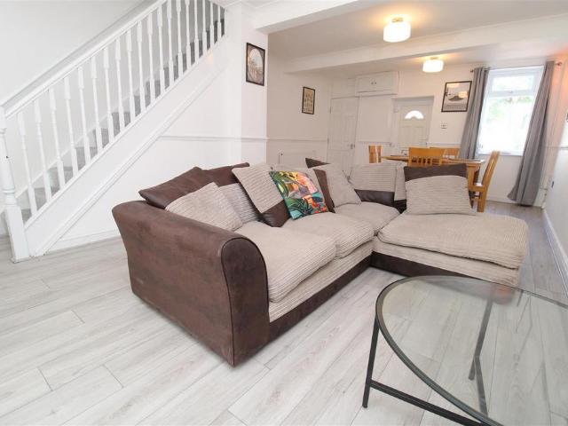 Vale Terrace, Tredegar NP22 3 bed end of terrace house to rent £950 pcm £219 pw