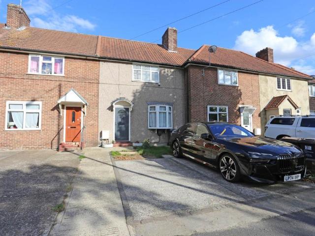 Valence Avenue, Chadwell Heath, Dagenham 3 bed terraced house to rent £2,000 pcm £462 pw