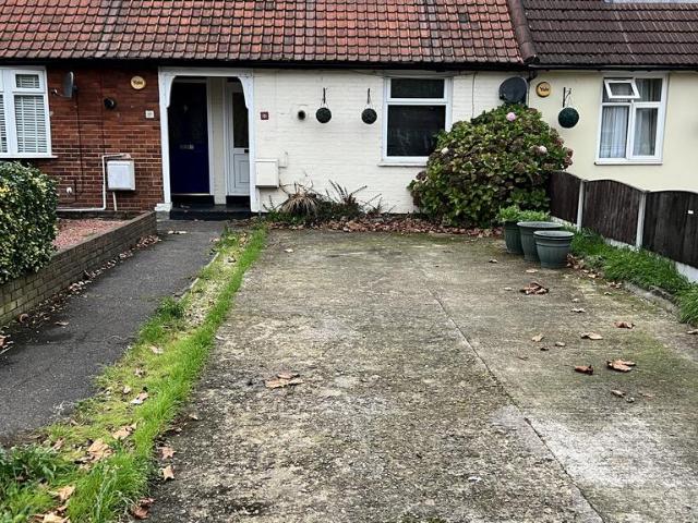 Valence Avenue, Dagenham RM8 3 bed terraced house to rent £2,100 pcm £485 pw