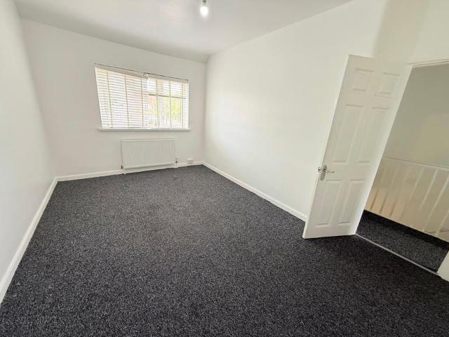 Valence Avenue, Dagenham RM8 3 bed terraced house to rent £2,250 pcm £519 pw
