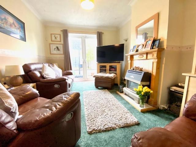 Valence Avenue, Dagenham RM8, 2 bed flat to rent, £2,000 pcm | PrimeLocation