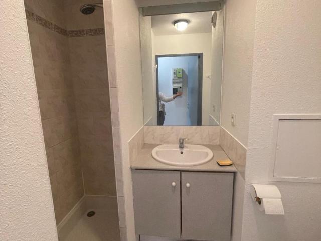 VALENCE – STUDIO MEUBLE CENTRE VILLE – * DISPONIBLE DE … – IMMO JEANSELME