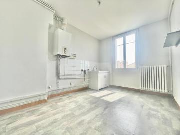 VALENCE – TYPE 2 DERNIER ETAGE – * DISPONIBLE DE SUITE … – IMMO JEANSELME