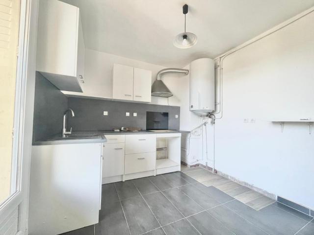 VALENCE – TYPE 4 AVEC BALCONS / CHAUFFAGE ET EAU FROIDE I… – IMMO JEANSELME