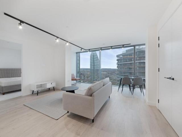 Valencia Tower, 250 City Road, EC1V 1 bed apartment to rent £3,597 pcm £830 pw