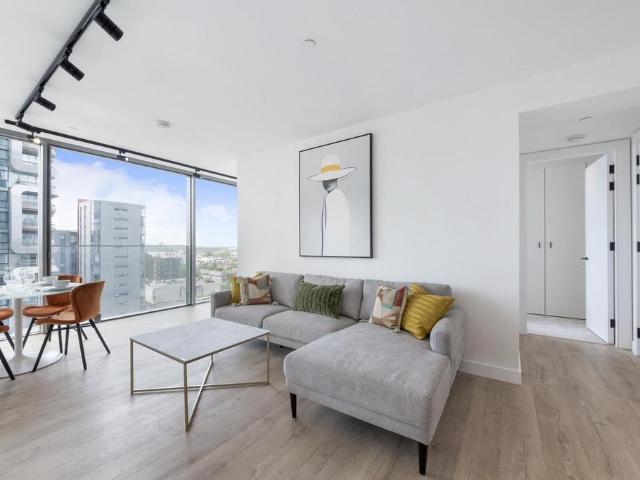 Valencia Tower, 250 City Road, EC1V 2 bed apartment to rent £4,147 pcm £957 pw