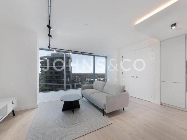 Valencia Tower, 250 City Road, EC1V 2 bed apartment to rent £4,100 pcm £946 pw
