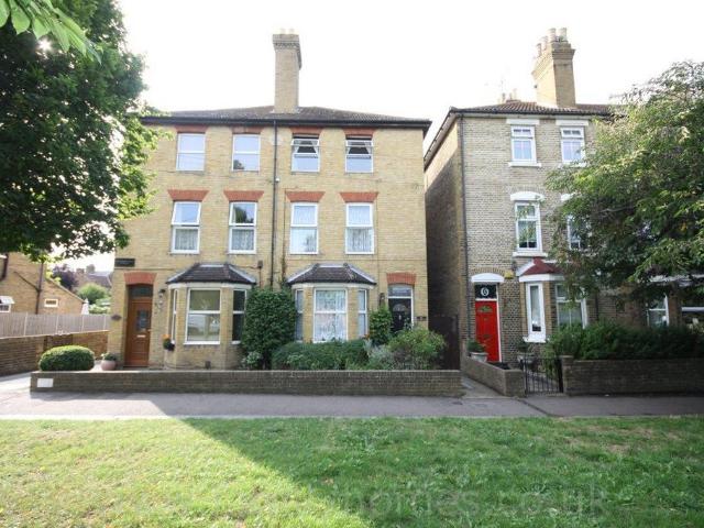 Valenciennes Villas, Albany Road. 1 bed flat to rent £1,050 pcm £242 pw