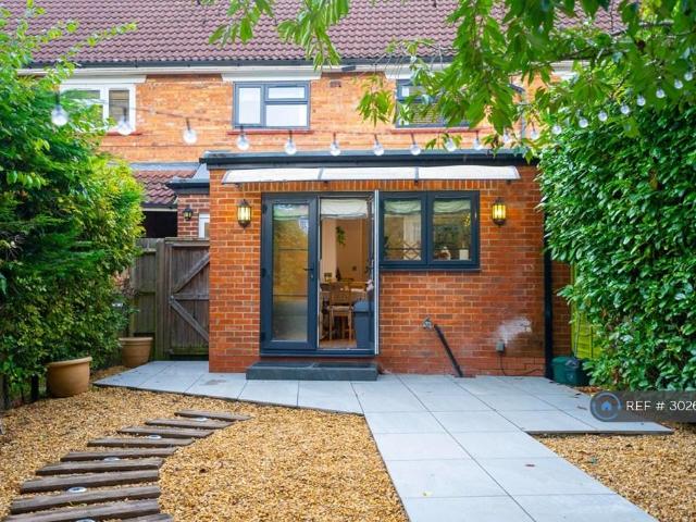 Valentia Road, Headington, Oxford, OX3 3 bed terraced house to rent £2,650 pcm £612 pw