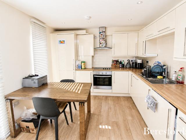 Valentino Place, Ongar Road, CM15 2 bed apartment to rent £1,695 pcm £391 pw