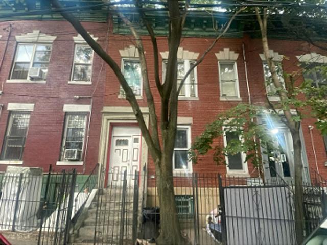 Valentine Ave