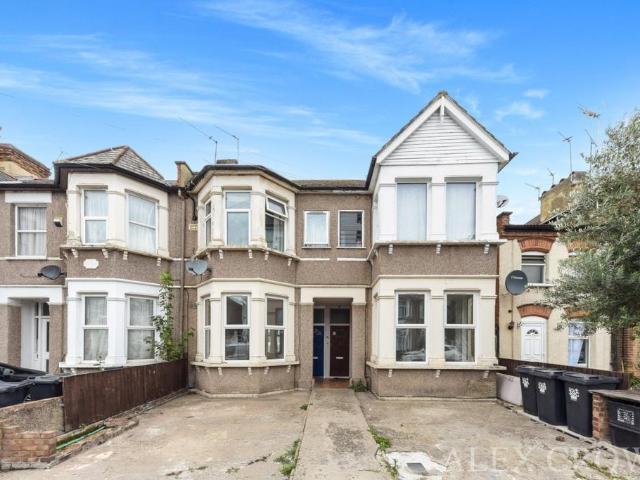 Valentines Road, Ilford 2 bed maisonette to rent £1,850 pcm £427 pw