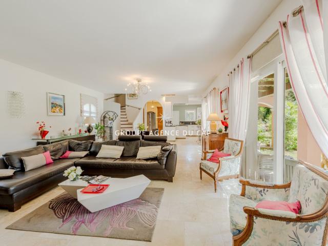 Valescure Proche Commerces Et Golfs Villa 5 Pieces Avec Pisc. 174m² Saint Raphaël