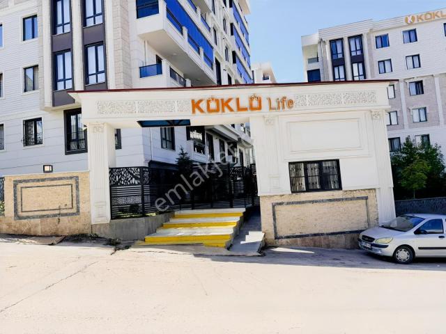 Vali Mithat Bey Mahallesinde Lüks Site İçerisinde Satılık 2+1