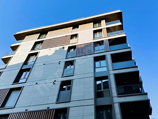 VALİDEBAĞ SİTESİNDE KİRALIK SIFIR ARA KAT 3+1 AKILLI DAİRE