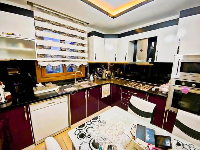 Vali Şenol Engin Okulu Civarı Havuzlu 3+1 Site İçi Doğalgazlı