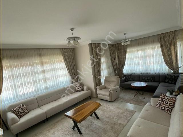 Valide Sultan Mah. Satılık 167m2 Geniş 3+1 Daire