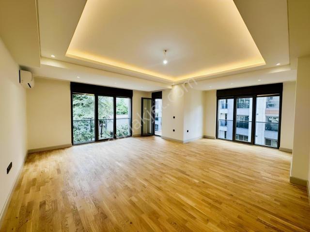 Validebağ Sitesi Harika,geniş Kat Planlı Depolu 3+1 Kiralık