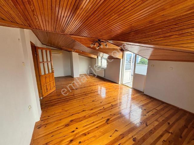 Valilik Yanında Asansörlü Temiz 3+1 Çatı Katı Kiralık Daire
