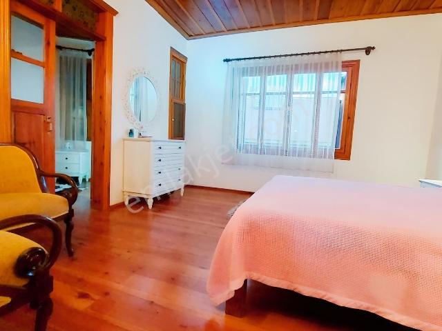 Ayvalık Çarşı İçinde Eşyalı Kiralık Müstakil Rum Evi