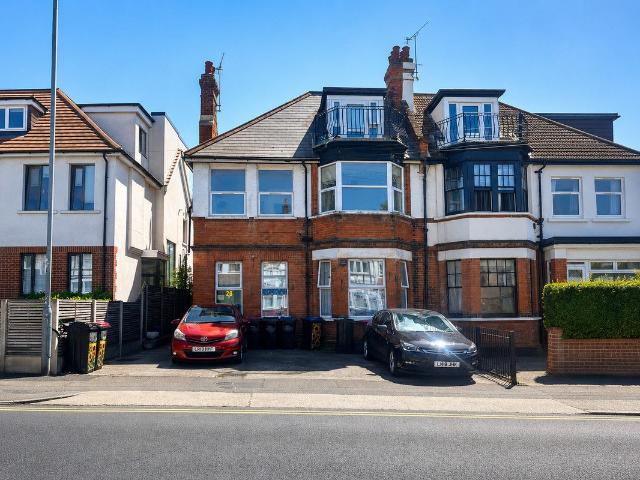 Valkyrie Road, Westcliff On Sea SS0, 2 bed flat to rent, £1,350 pcm | PrimeLocation