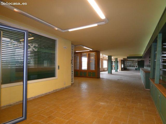 VALL LLOBREGA: Local comercial de 585 m2. mas vivienda de 160 m2. + almacén de 585 m2