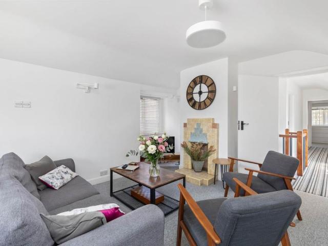 Vallance Road, Hove 3 bed flat to rent £2,850 pcm £658 pw