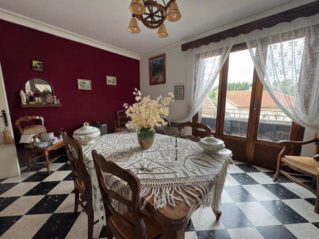 VALLABRIX Grande maison avec appartements 7 pièces 213m2