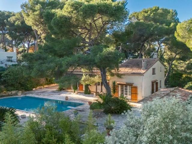 VALLAURIS MAISON DANS DOMAINE PRIVEE JARDIN PISCINE