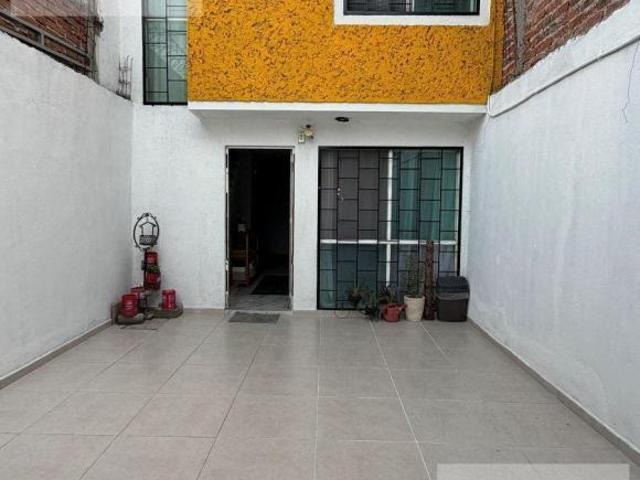 Valle del Real casa remodelada en venta
