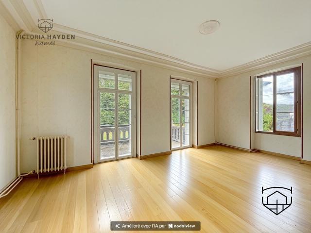 Vallée d'Ossau, villa bourgeoise du XXe s. sur parc arboré 230m² Arudy
