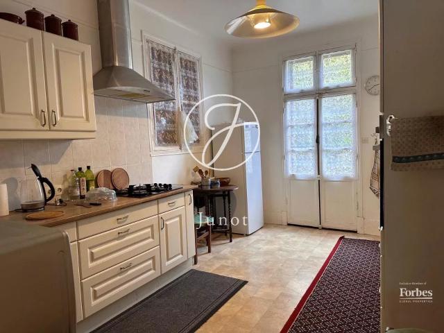 Vallée de la Cure YONNE Maison bourgeoise de la fin du XIX. 285m² Voutenay sur Cure