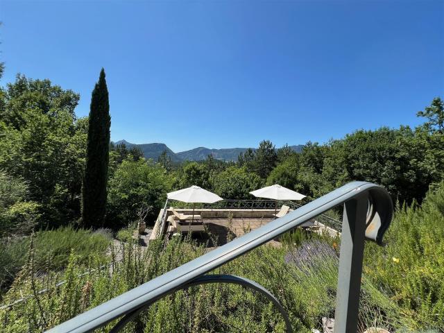 Vallée de la Drôme Maison en pierre avec vue panoramique. 120m² Saillans