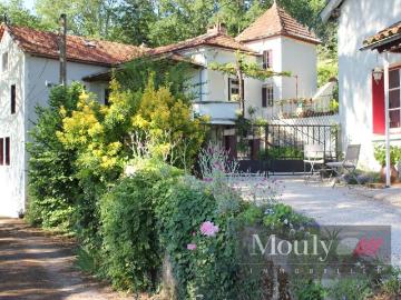 Vallee Du Lot, Chambres D'hote Et Gites 180m² Luzech