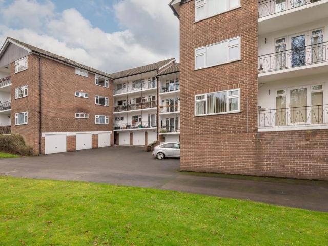 Valley Court, Allerton Grange Vale. 2 bed flat to rent £1,150 pcm £265 pw