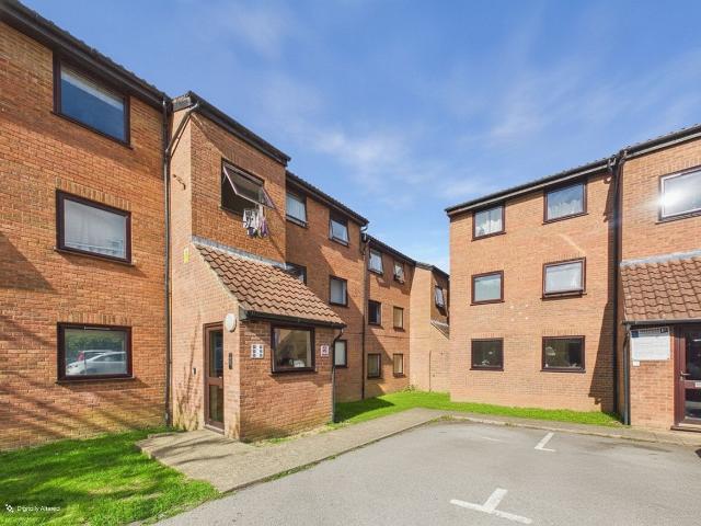 Valley Green, Hemel Hempstead, Hertfordshire HP2, 1 bed flat to rent, £1,100 pcm | PrimeLocation